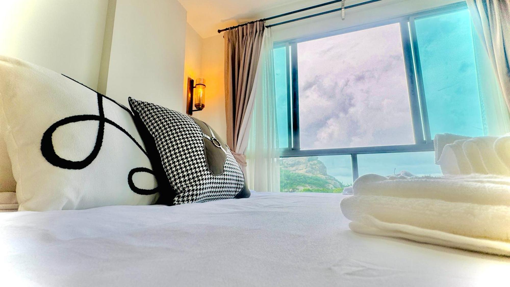 Sea&Mountain View,5 Mins Walk To Famous Beach With King Size Bed HHQ Esterno foto