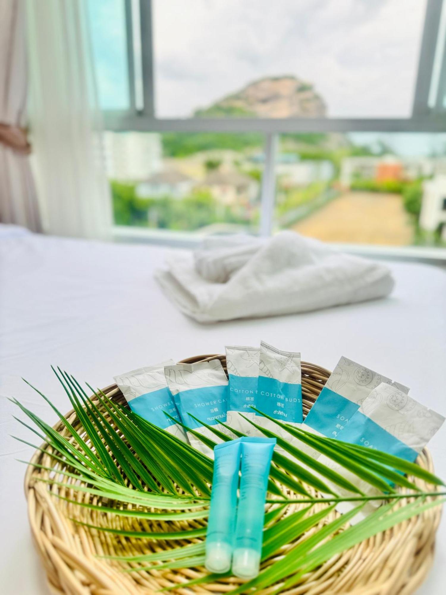 Sea&Mountain View,5 Mins Walk To Famous Beach With King Size Bed HHQ Esterno foto