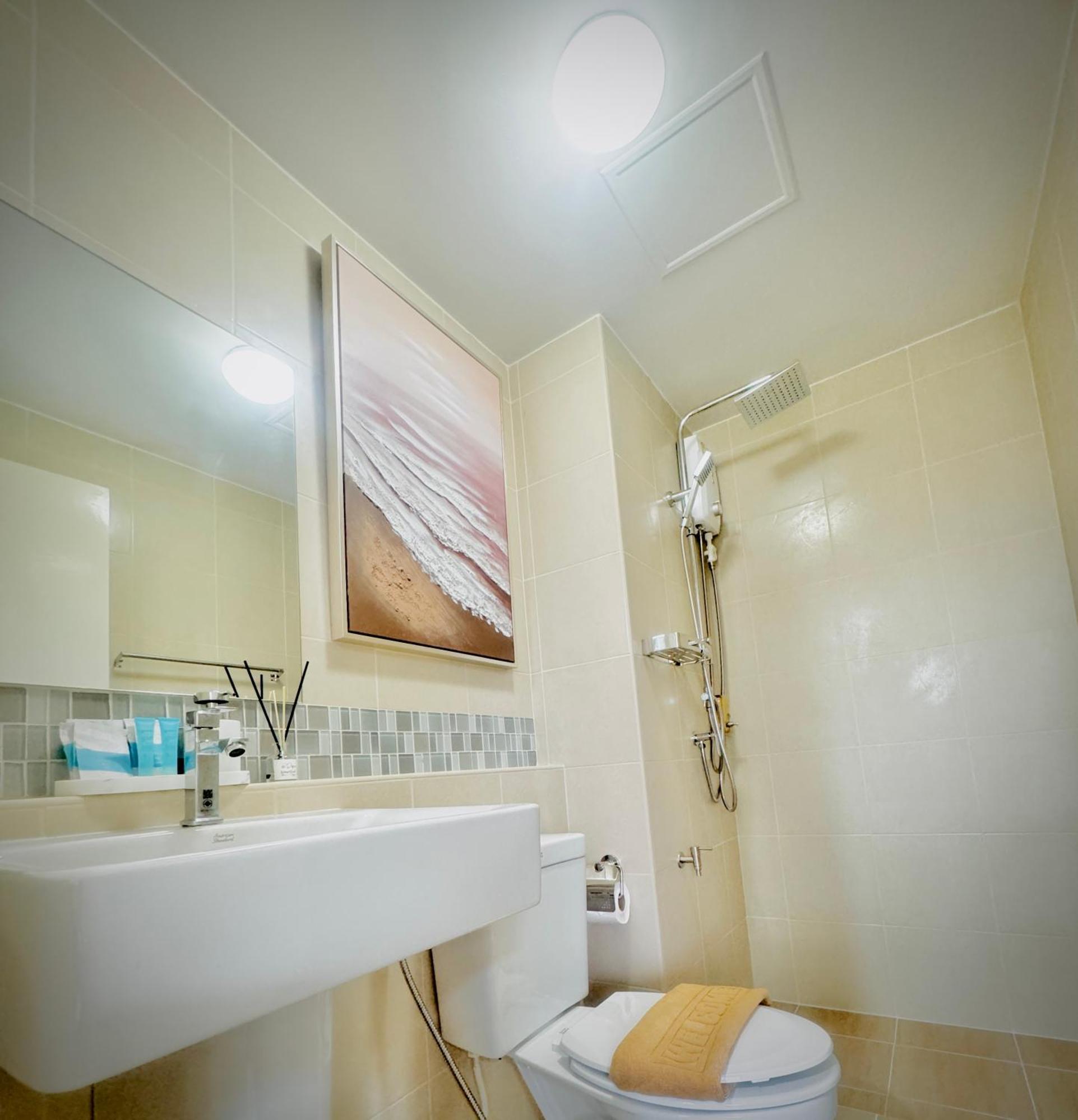 Sea&Mountain View,5 Mins Walk To Famous Beach With King Size Bed HHQ Esterno foto