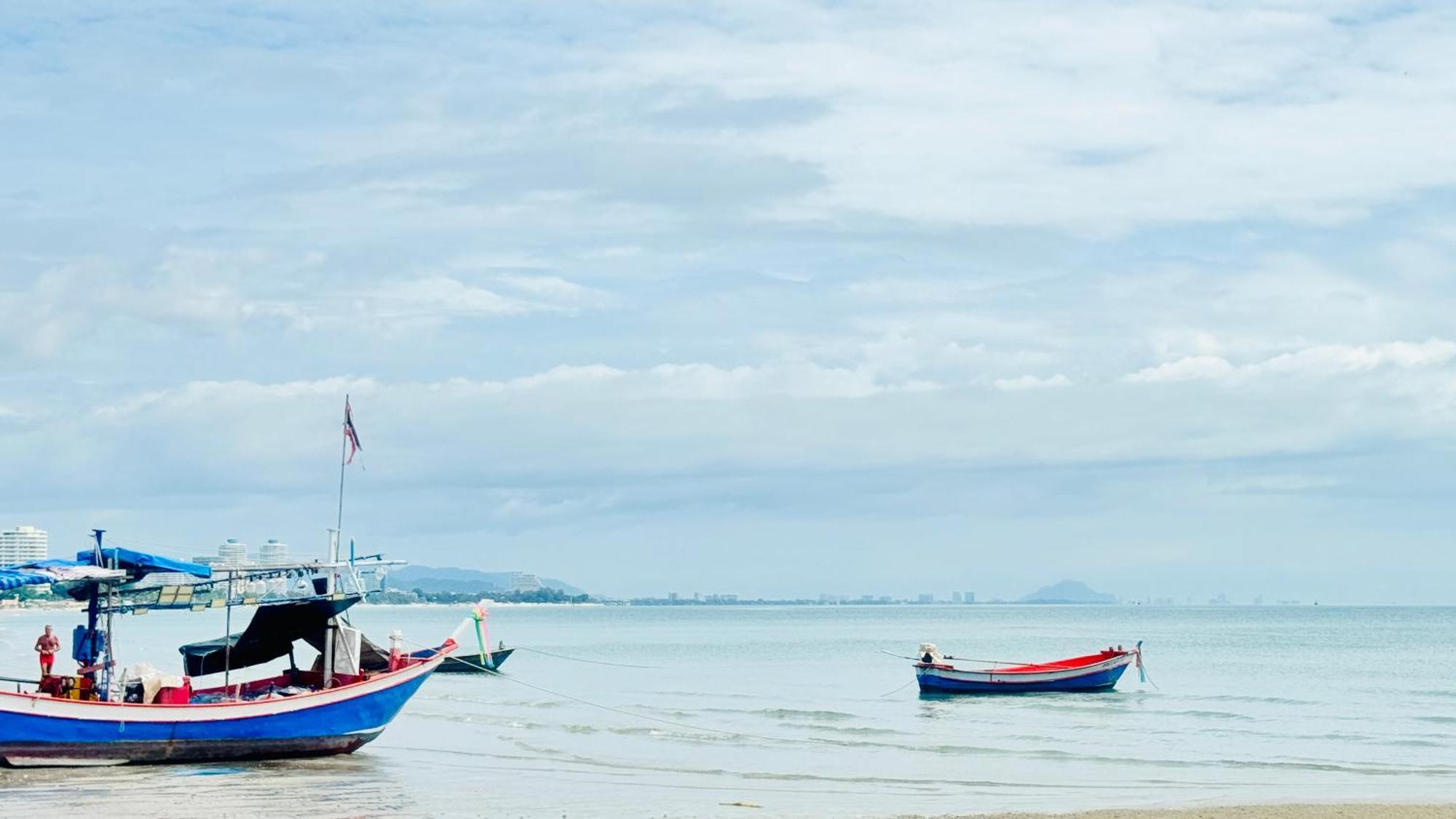 Sea&Mountain View,5 Mins Walk To Famous Beach With King Size Bed HHQ Esterno foto